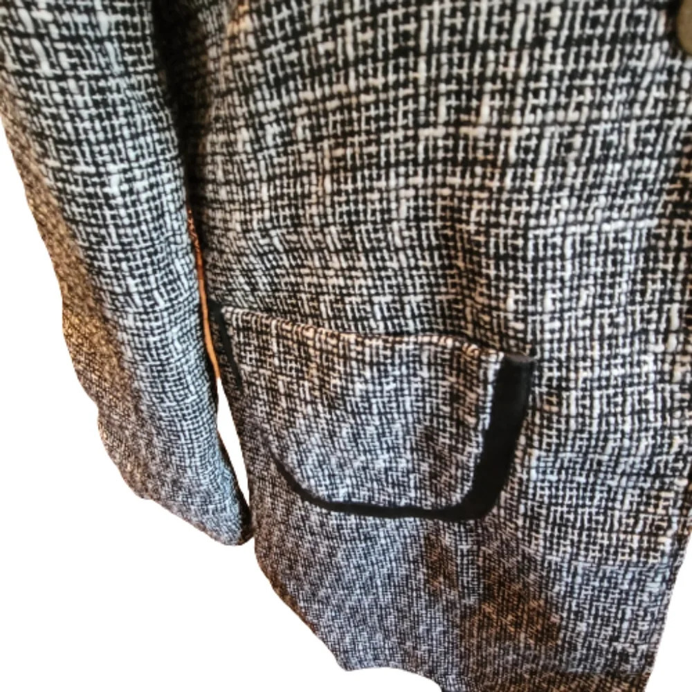 Tulle Black and white medium weight jacket. NWT - Picture 4 of 8